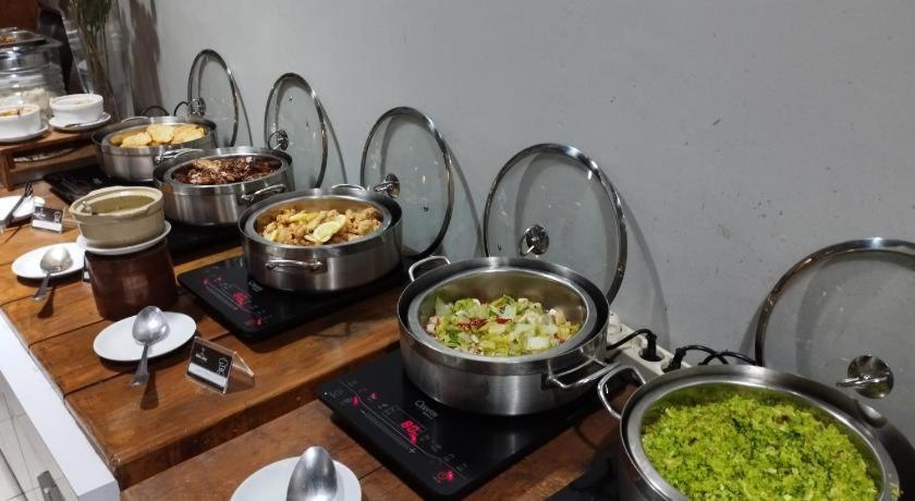 All Nite & Day Hotel Yogyakarta - Gejayan Экстерьер фото